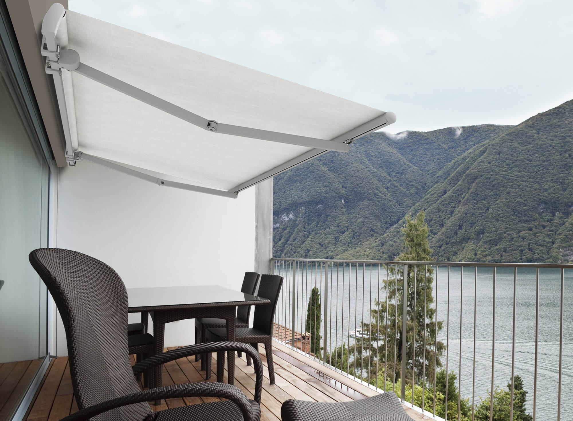 Tenda da sole su terrazzo con vista panoramica